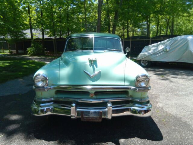 Chrysler Saratoga 1952 image number 3