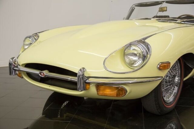 Jaguar E-Type 1969 image number 15