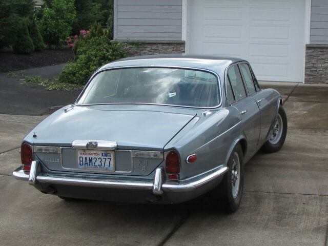 Jaguar XJ6 1973 image number 24