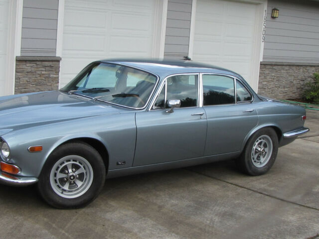 Jaguar XJ6 1973 image number 27