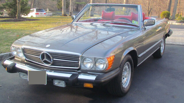 Mercedes-Benz SL-Class 1979 image number 0