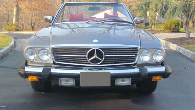 Mercedes-Benz SL-Class 1979 image number 1