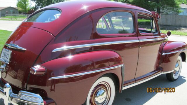 Ford Super Deluxe 1948 image number 4