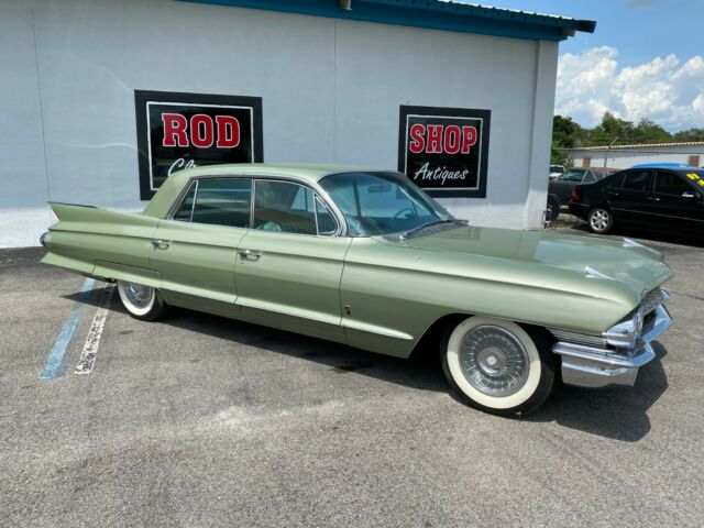 Cadillac Fleetwood 1961 image number 1