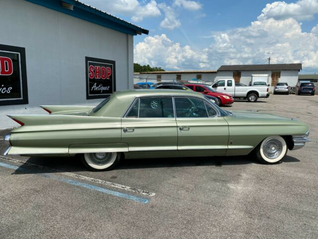 Cadillac Fleetwood 1961 image number 32