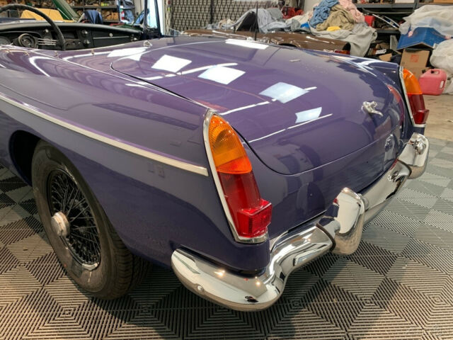 MG MGB 1967 image number 18