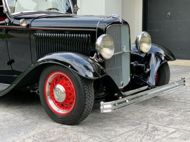 Ford Phaeton 1932 image number 2