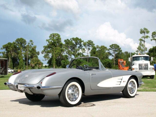 Chevrolet Corvette 1959 image number 14