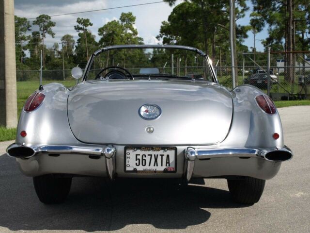 Chevrolet Corvette 1959 image number 15