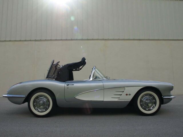 Chevrolet Corvette 1959 image number 16