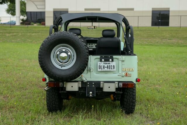 Toyota FJ Cruiser 1978 image number 15