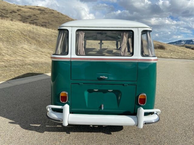 Volkswagen Bus/Vanagon 1972 image number 30