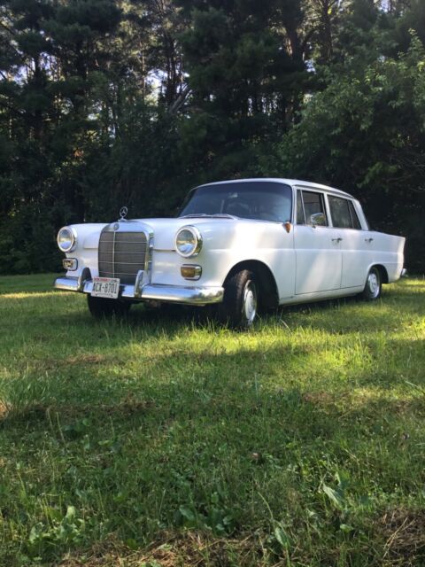 Mercedes-Benz 190-Series 1965 image number 12