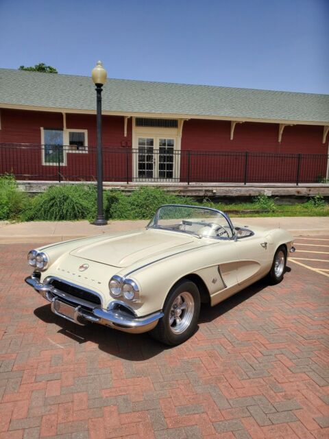 Chevrolet Corvette 1962 image number 25