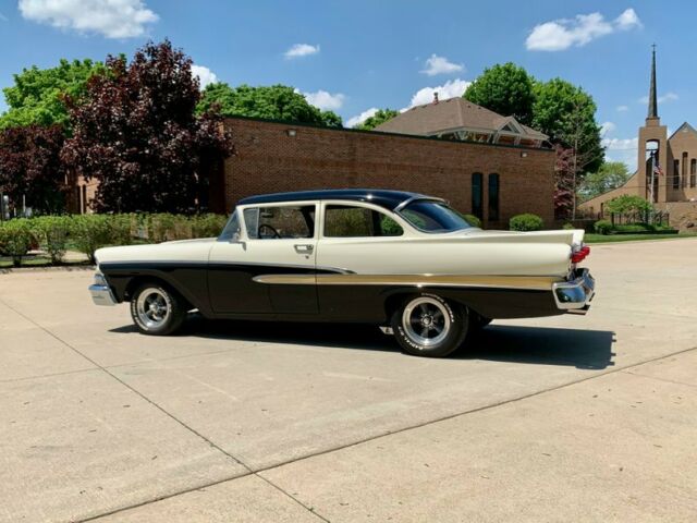 Ford Fairlane 1958 image number 10