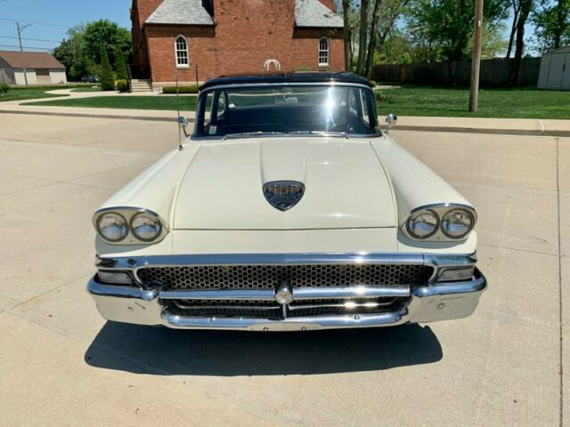 Ford Fairlane 1958 image number 26