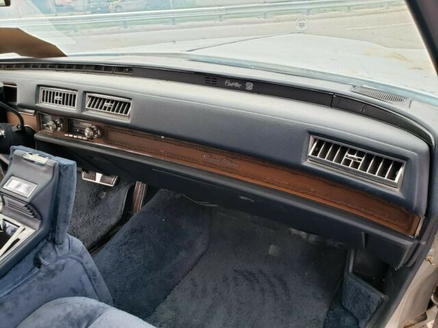 Cadillac Fleetwood 1974 image number 17