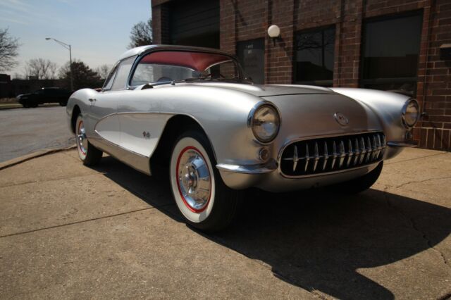 Chevrolet Corvette 1957 image number 31