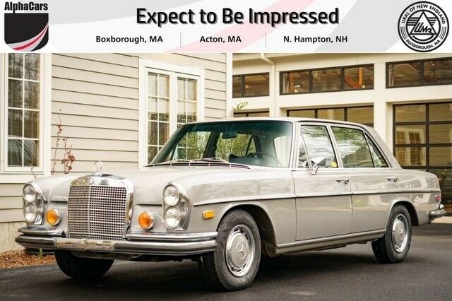 Mercedes-Benz 200-Series 1972 image number 0