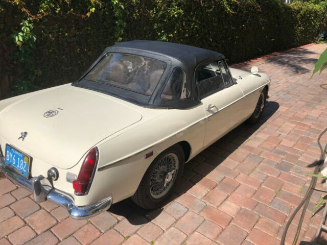 MG MGB 1969 image number 1