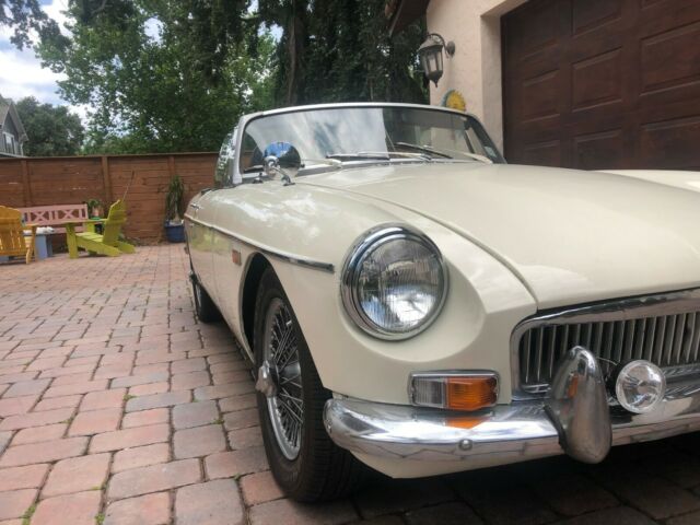 MG MGB 1969 image number 13