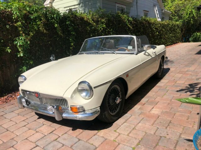 MG MGB 1969 image number 16