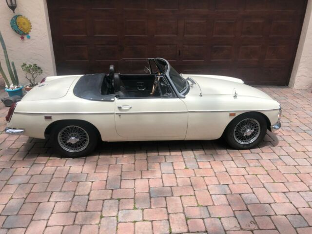 MG MGB 1969 image number 2