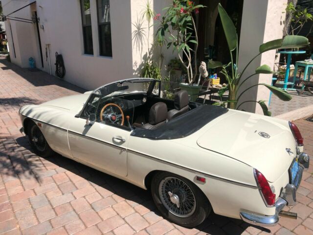 MG MGB 1969 image number 21