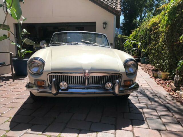 MG MGB 1969 image number 22