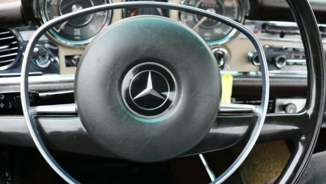 Mercedes-Benz SL-Class 1971 image number 10