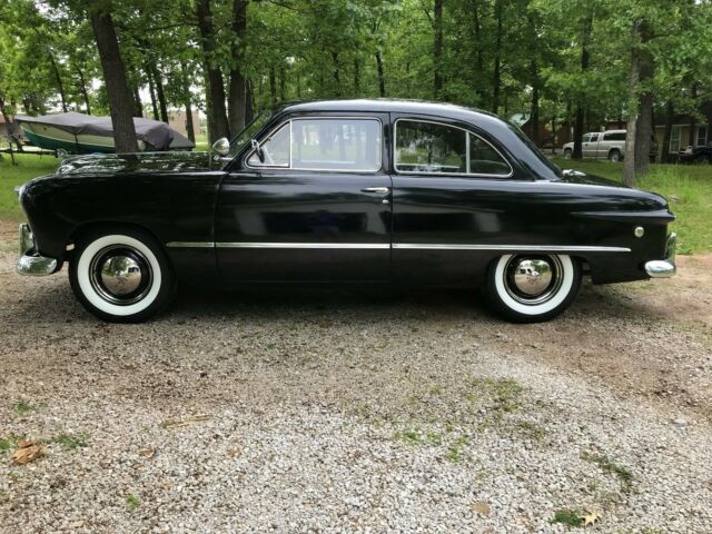 Ford Deluxe 1949 image number 0