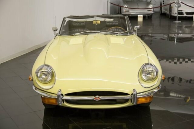 Jaguar E-Type 1969 image number 3