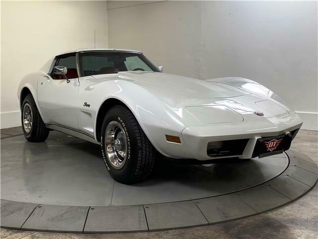 Chevrolet Corvette 1976 image number 2