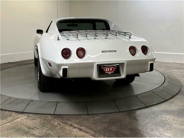 Chevrolet Corvette 1976 image number 28