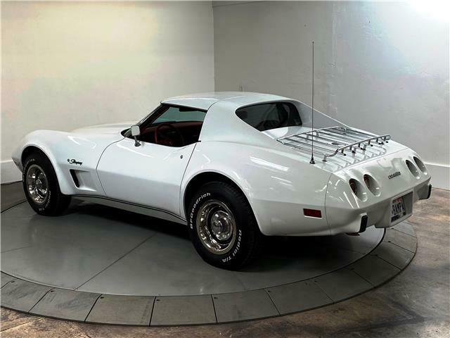 Chevrolet Corvette 1976 image number 33