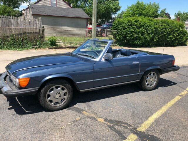 Mercedes-Benz SL-Class 1979 image number 0