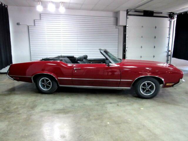 Oldsmobile Cutlass 1971 image number 2