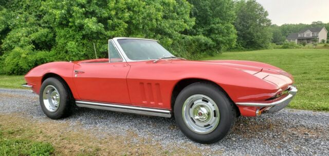 Chevrolet Corvette 1966 image number 29