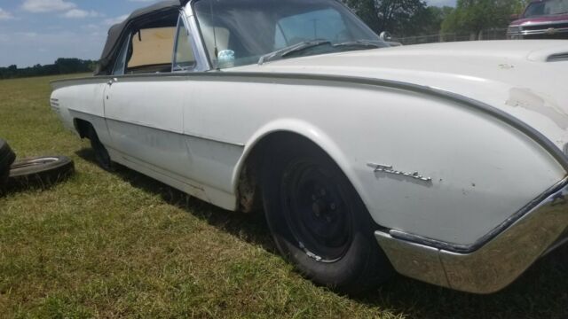 Ford Thunderbird 1961 image number 24