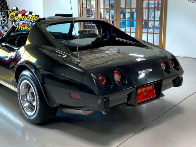 Chevrolet Corvette 1977 image number 19