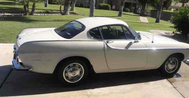 Volvo P1800S 1967 image number 16