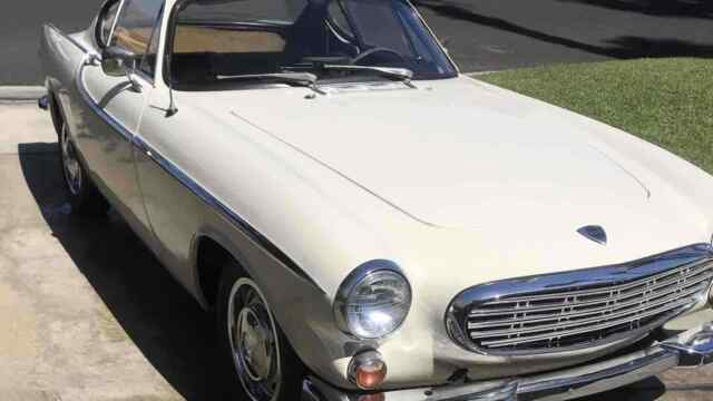 Volvo P1800S 1967 image number 17