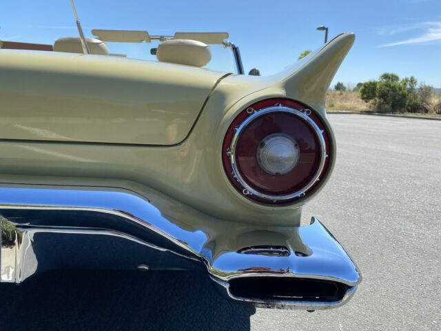 Ford Thunderbird 1957 image number 22