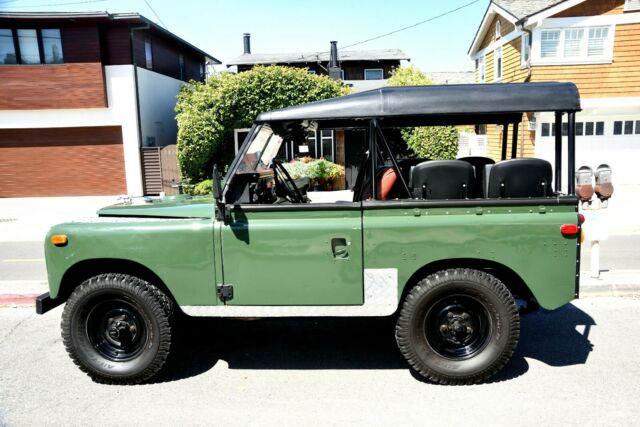 Land Rover Defender 1972 image number 10