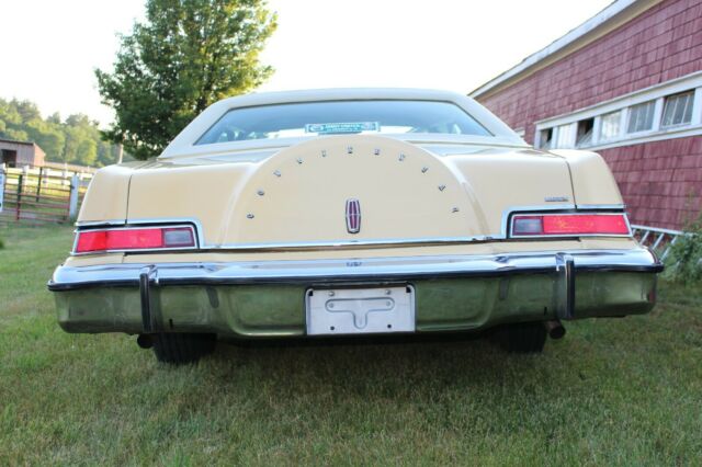 Lincoln Continental 1976 image number 4