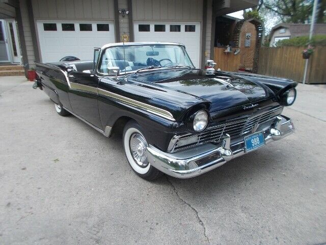 Ford Fairlane 1957 image number 2