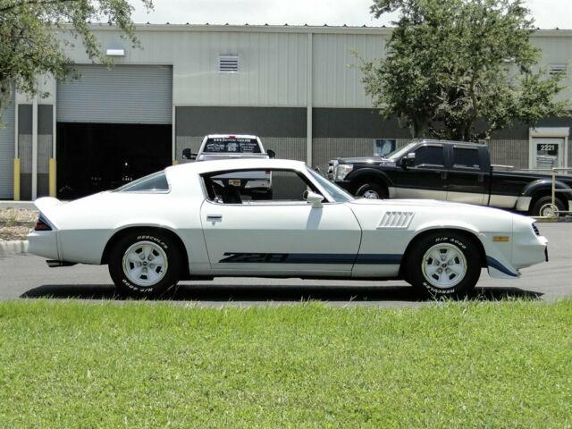 Chevrolet Camaro 1979 image number 11