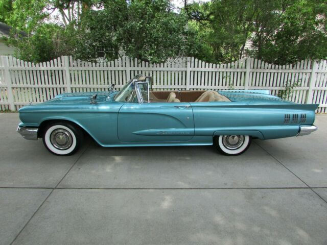 Ford Thunderbird 1960 image number 2