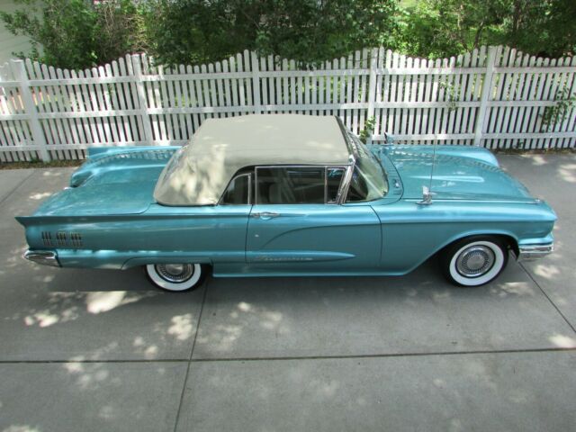 Ford Thunderbird 1960 image number 27