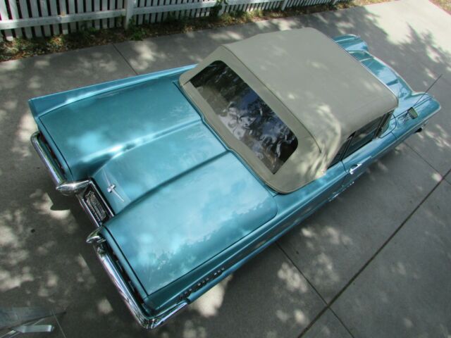 Ford Thunderbird 1960 image number 29